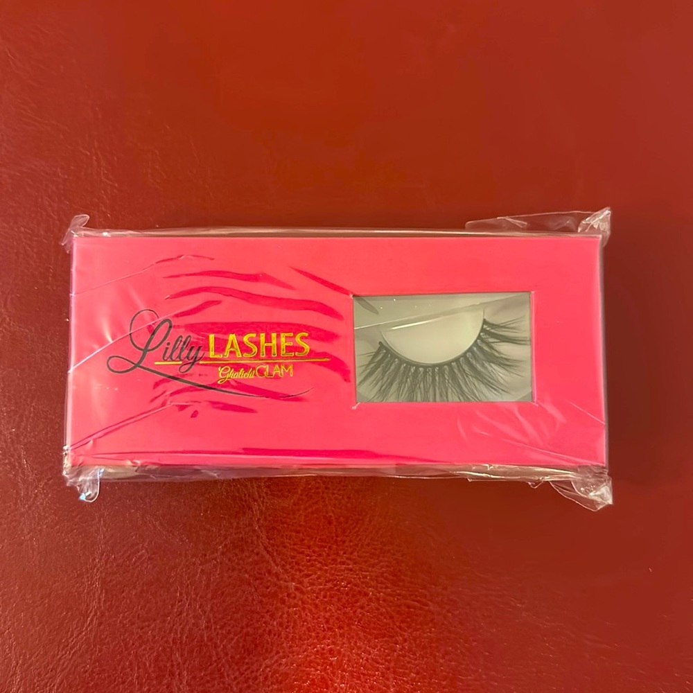 BNIB Never Used Lilly Lashes in Style “Goddess”